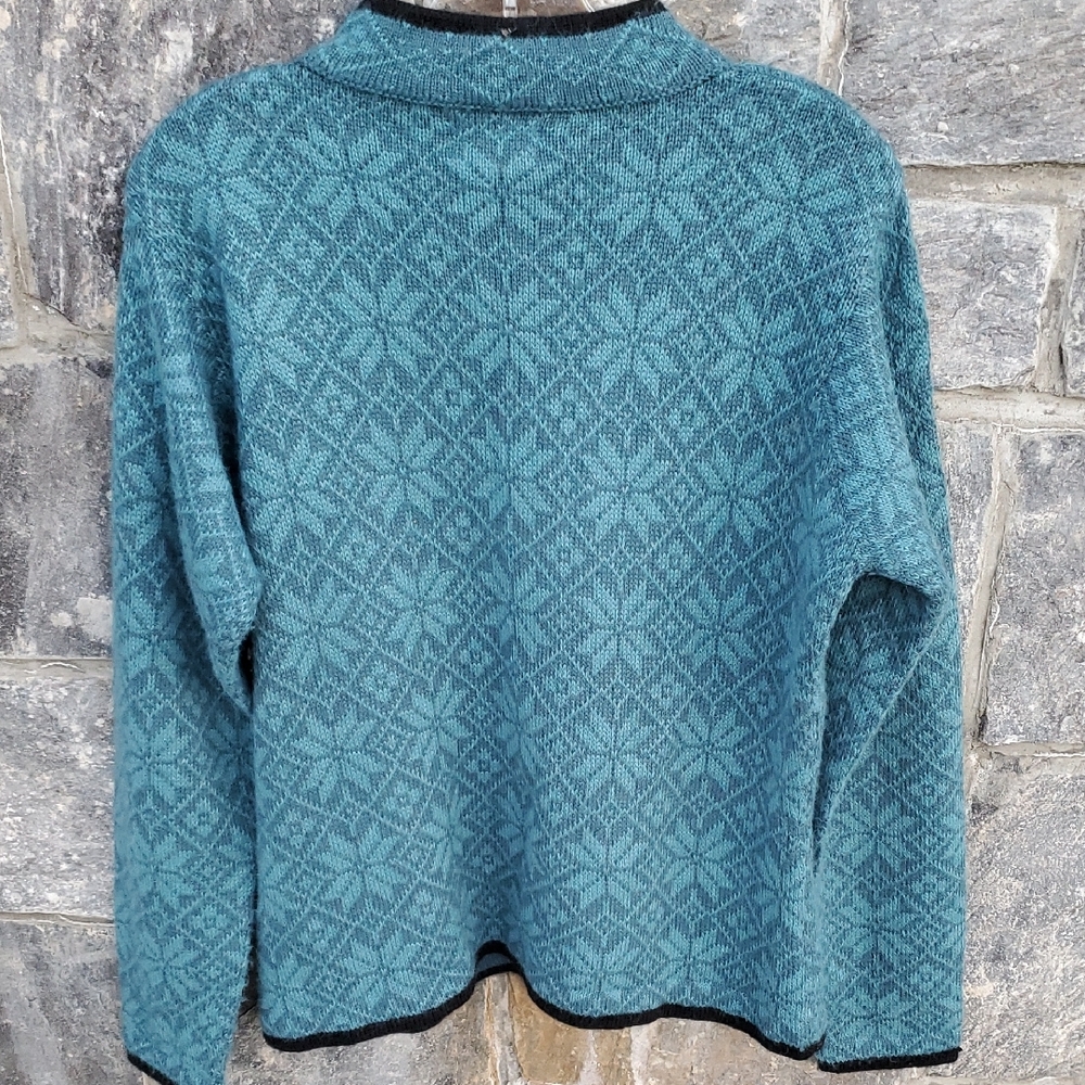 Alpaca Imports Hand Made Snowflake Patterned Button-Up Cardigan Medium - Picture 6 of 12